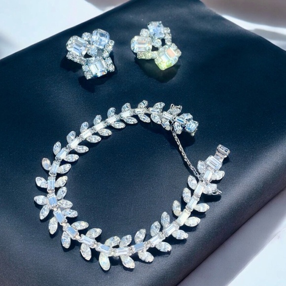 SIGNED Albert WEISS Vintage Clip Earrings  & Bracelet Demi Parure Set - Picture 3 of 12